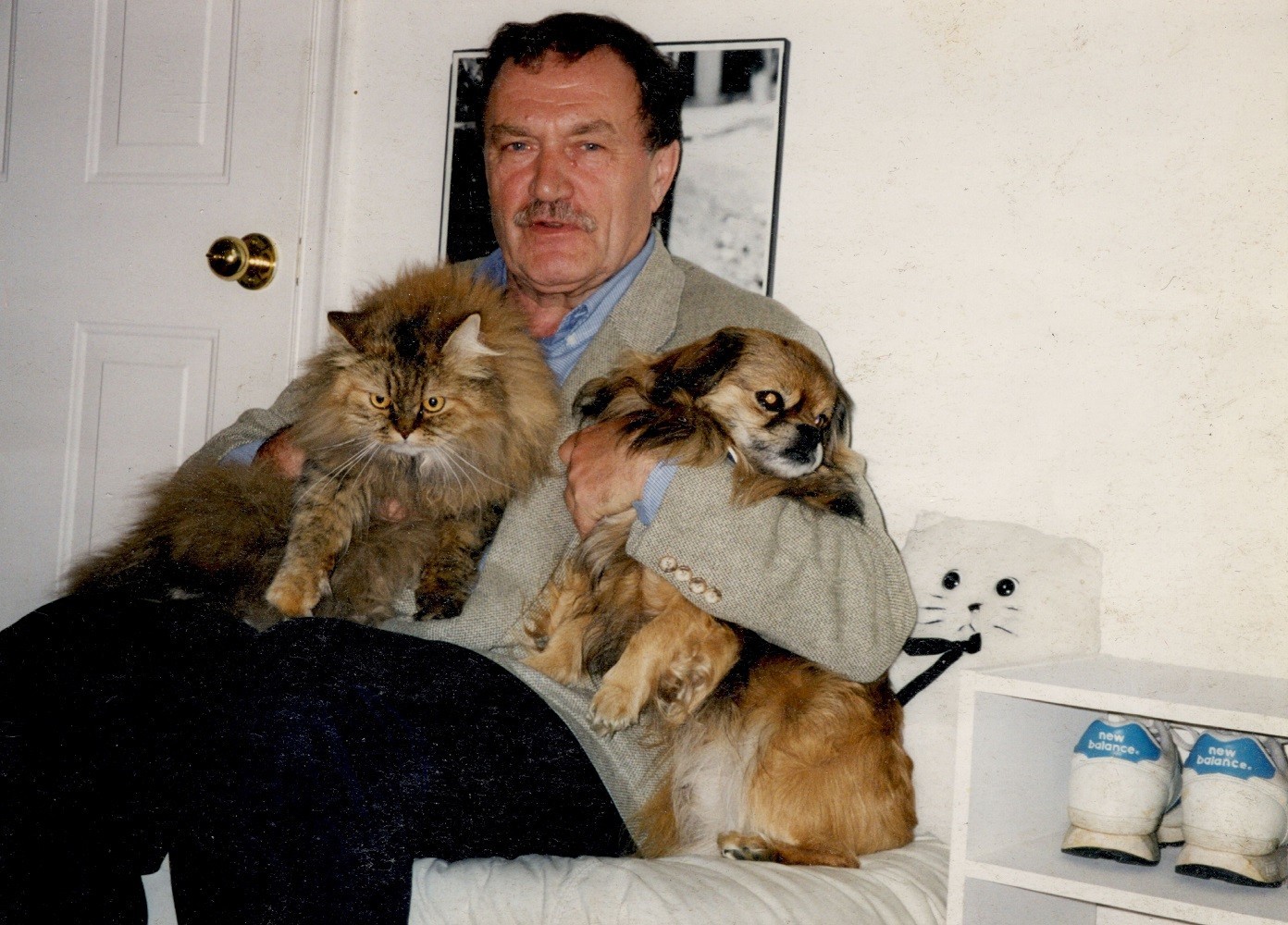 С собакой Пушкиным и кошкой Марусей, дом в Фэрфаксе, Вирджиния
